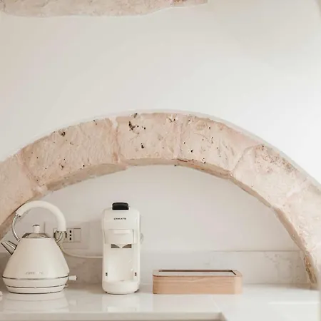 Dimore Bianche, Santa Lucia 17 *