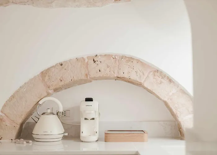 Dimore Bianche, Santa Lucia 17 *